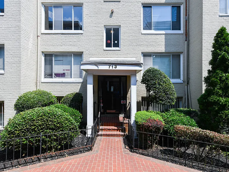 713 Brandywine St SE #B2 — Photo 3