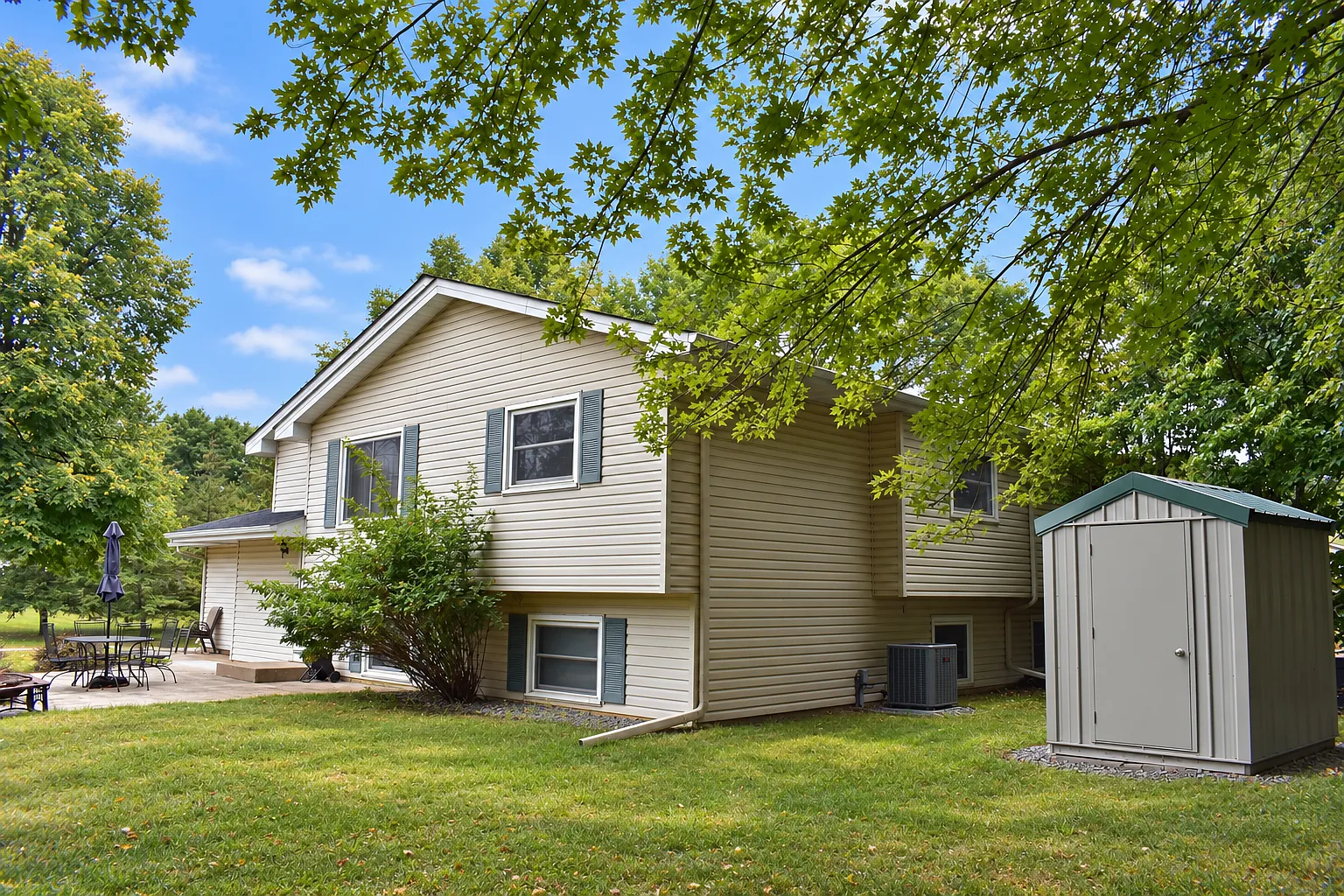 3 bed, 2.0 bath, 1575 sqft, $2,600 — Photo 3