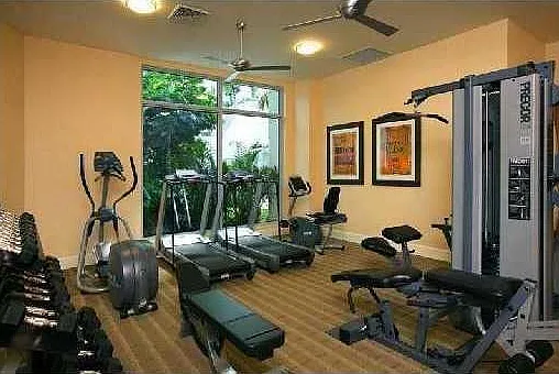 2 bed, 1040 sqft, $2,700 — Photo 4