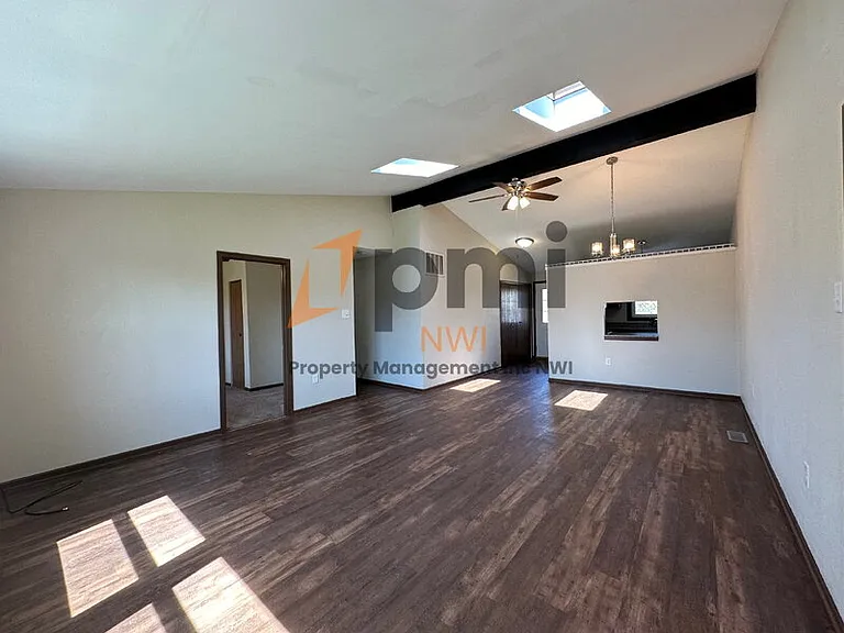 404 Saginaw Dr — Photo 9