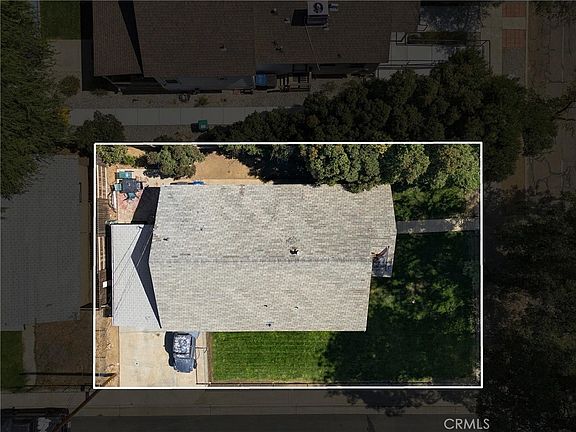 2nd image of 229 W D St