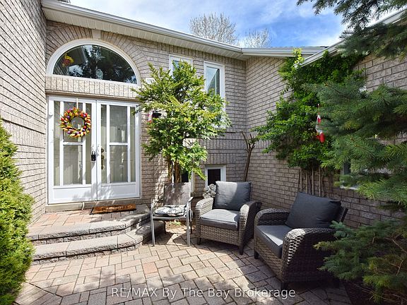 2nd image of 17 Acorn Cres