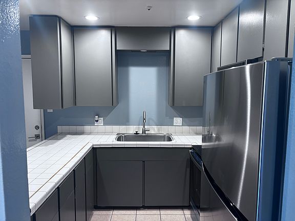2nd image of 917 Sonoma Ave #6