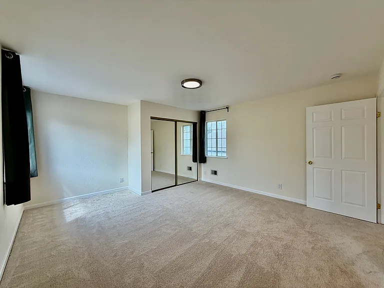 712 Prospect Row — Photo 18