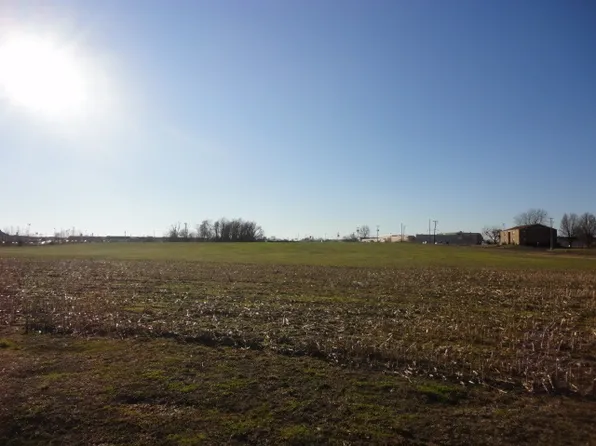 Barton Dr, Mayfield, KY 42066