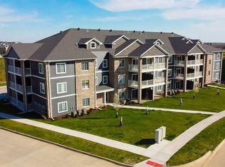 2877 Spring Rose Cir #111, Coralville, IA 52241