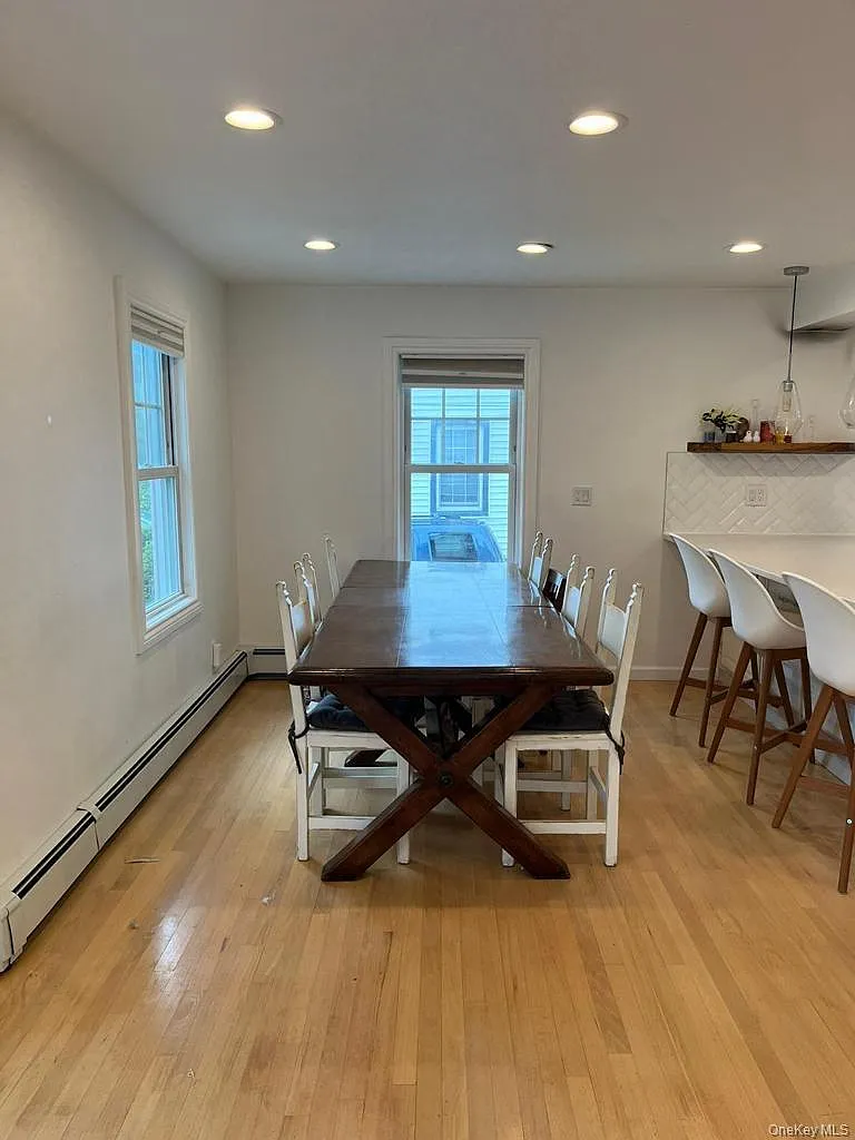 4 bed, 3.0 bath, 3072 sqft, $5,750 — Photo 3