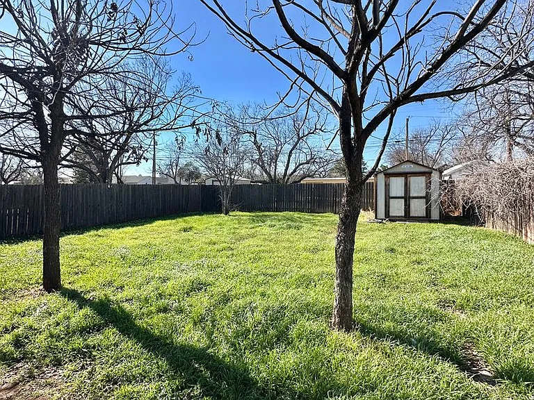 1521 Kenwood Dr — Photo 11