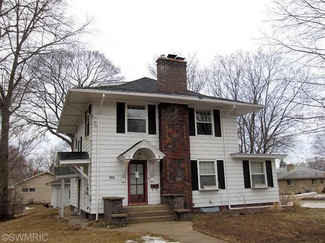345 McKinley Ave N photo 1