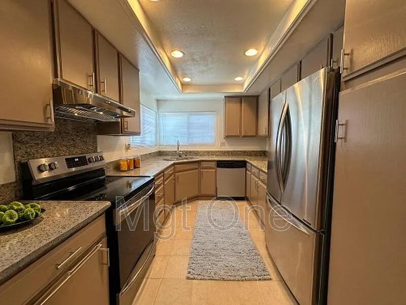 3 bed, 2.0 bath, 1192 sqft, $4,100 — Photo 3