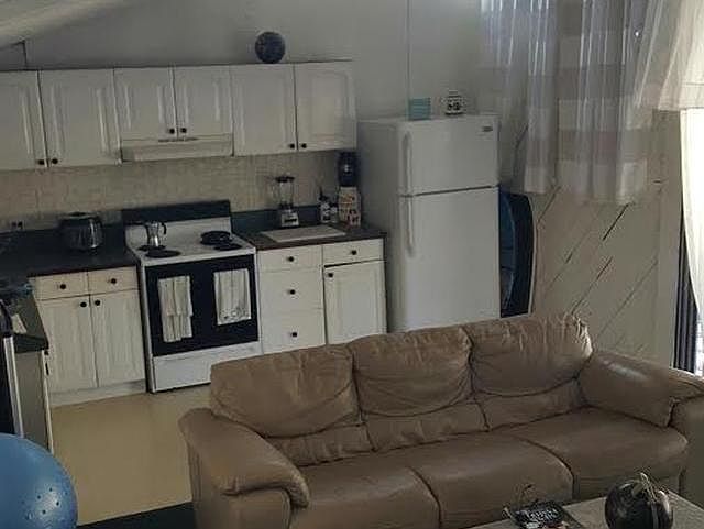 2nd image of 2217 Calle Cacique