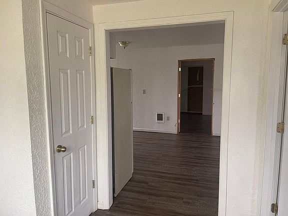 3rd image of 109 B St NE APT 3