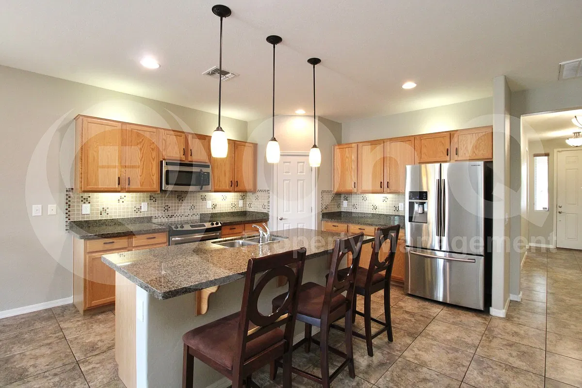 3 bed, 2.0 bath, 1652 sqft, $2,350 — Photo 3