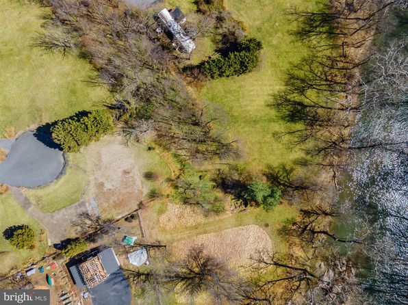 143 Montvue Ave, Mount Jackson, VA 22842