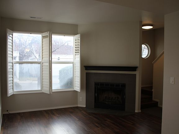 4th image of 775 E Gables Ln