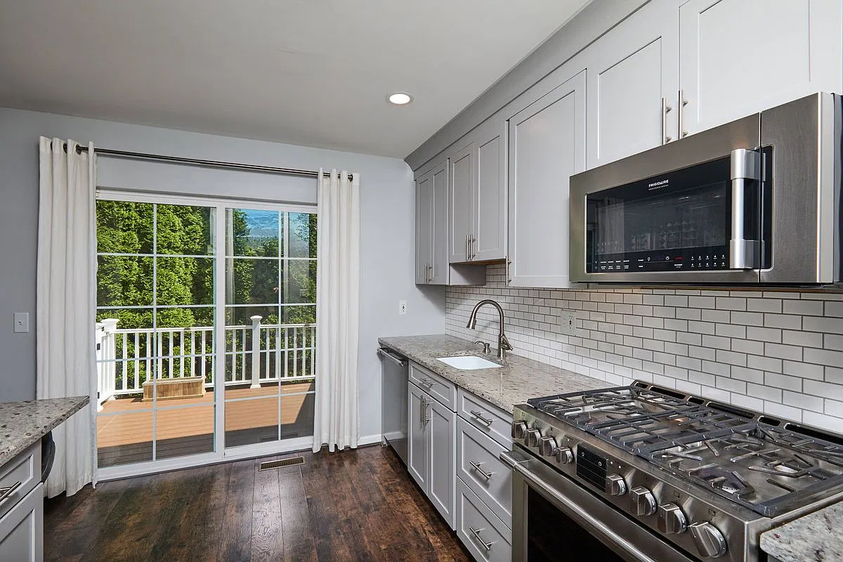 2 bed, 1.5 bath, 1410 sqft, $3,150 — Photo 2