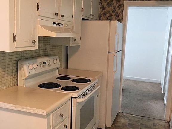 2nd image of 2910 Dahlia Dr