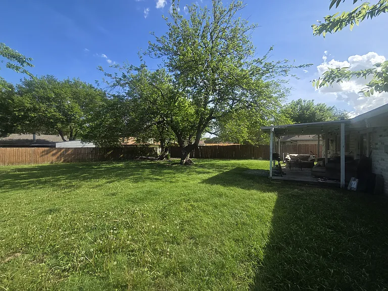 422 Woodmere Dr — Photo 16