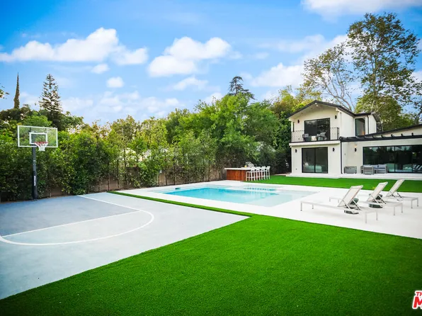 12302 Tiara St, Valley Village, CA 91607