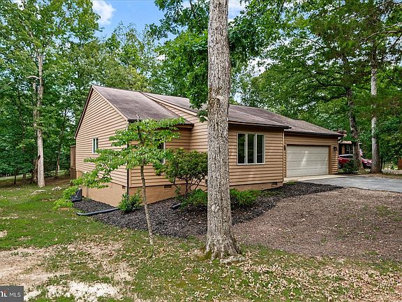 3rd image of 705 Mount Pleasant Dr