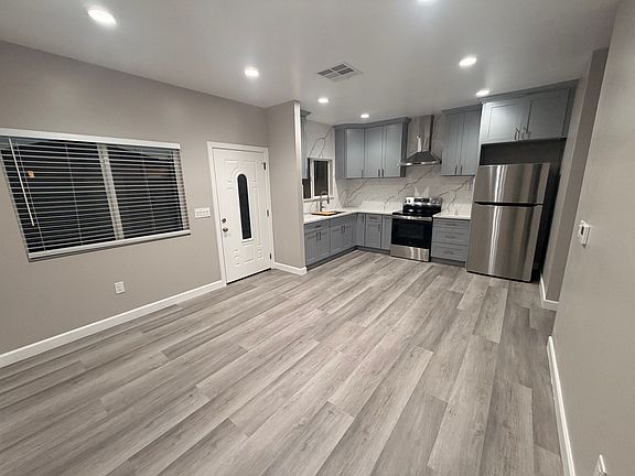 3rd image of 7884 Yorkshire Ave