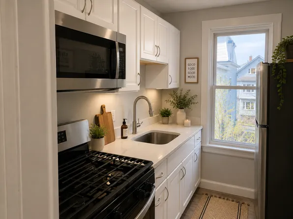 775 Plymouth Ave, 775 Plymouth Ave #2-R, Fall River, MA 02721