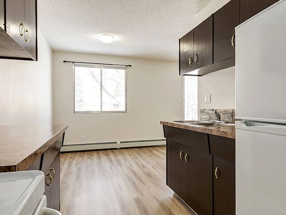 2nd image of 29 Grand Dr #5