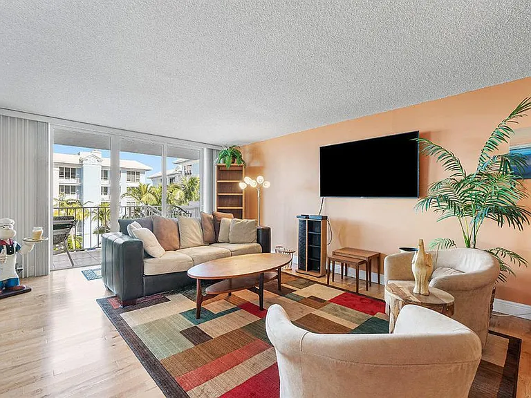 800 SE 20th Ave #407 — Photo 10
