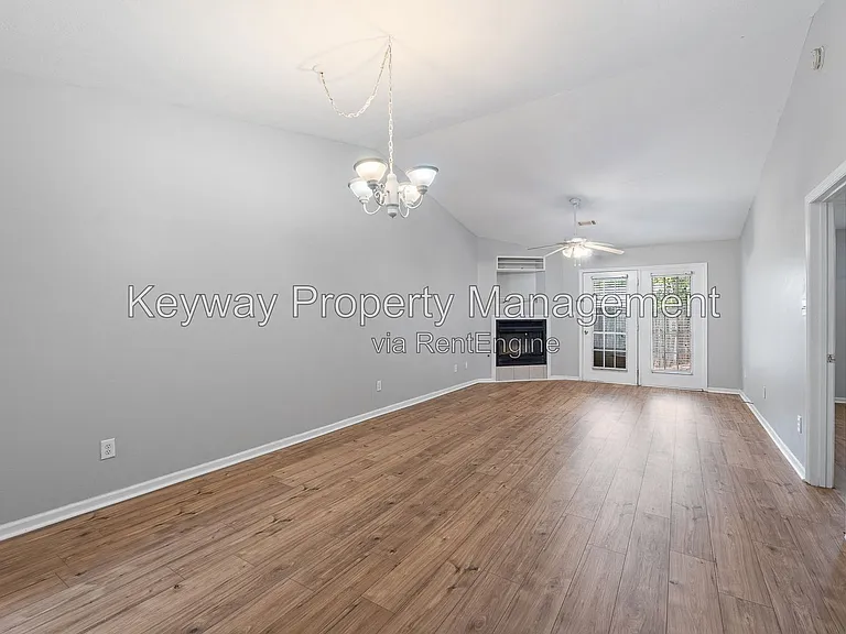107 Stonington Ln SW — Photo 4