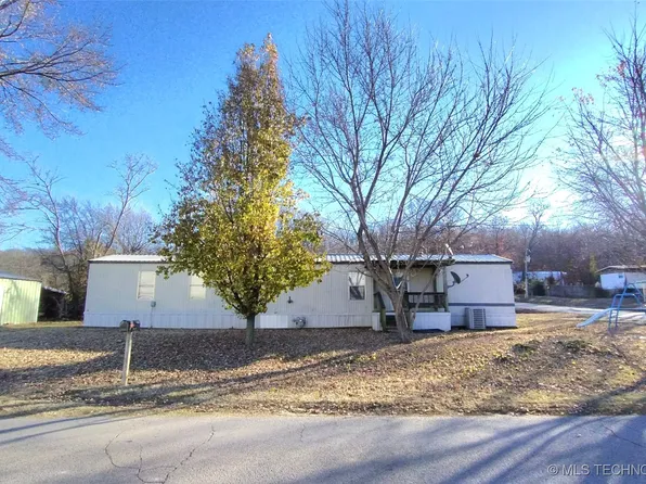 235 S Cherokee St, Stilwell, OK 74960
