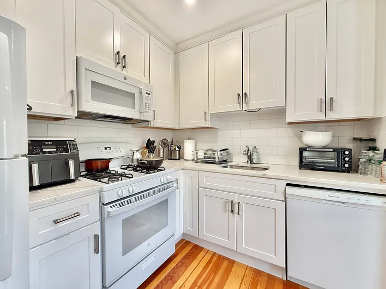 10 Linden Pl #1B — Photo 1