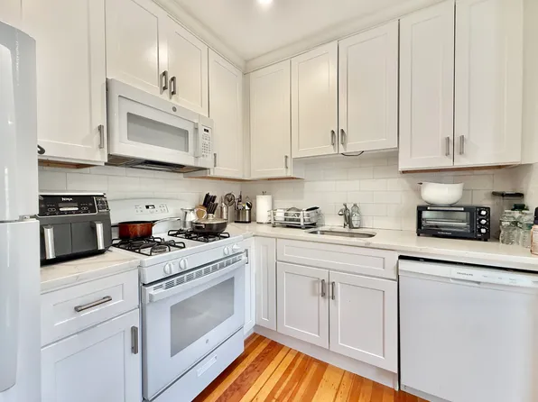 10 Linden Pl #1B, Stamford, CT 06902