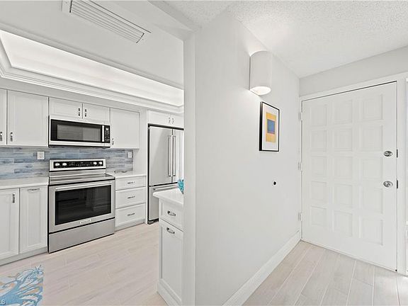 5th image of 979 E Gulf Dr #D462