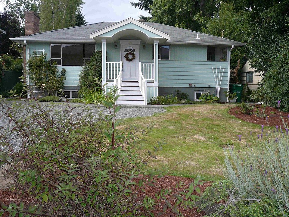 Charming Cottage Home East of Market