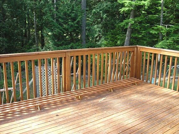 Looking from the dinning area door across the deck and into back