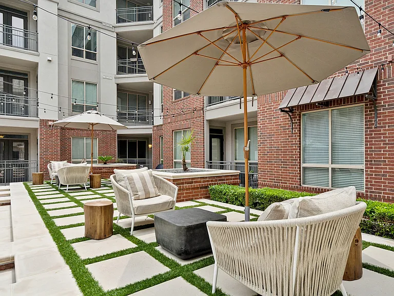 ALARA Uptown Luxury Apartments — Photo 15