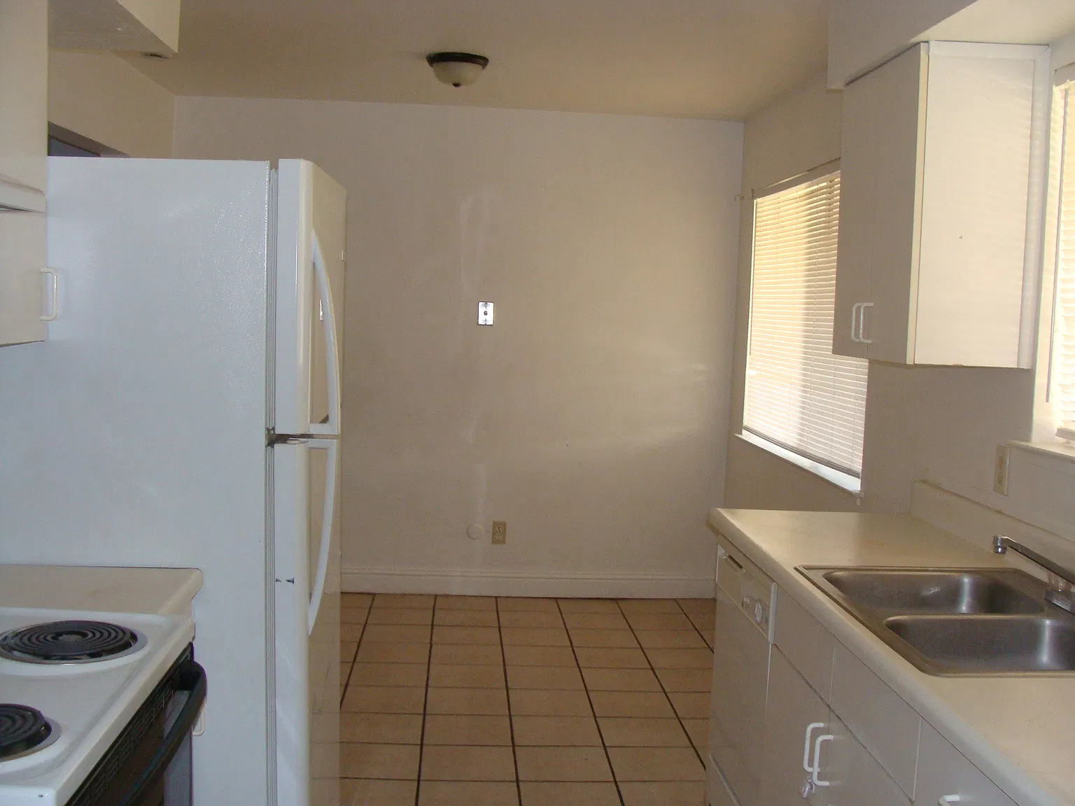 2 bed, 1.5 bath, 975 sqft, $1,700 — Photo 4