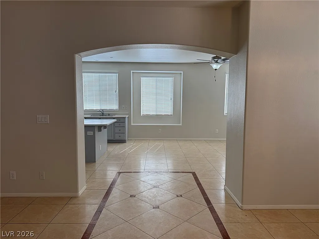 5 bed, 2.5 bath, 2115 sqft, $2,500 — Photo 3