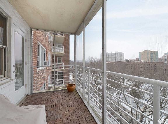 5th image of 3135 Johnson Ave