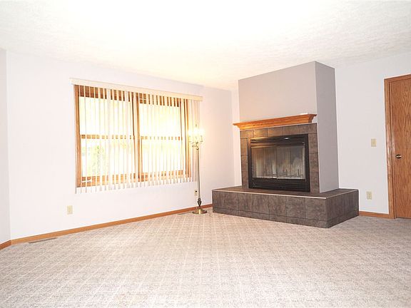 4th image of 2147 Lincolnwood Dr