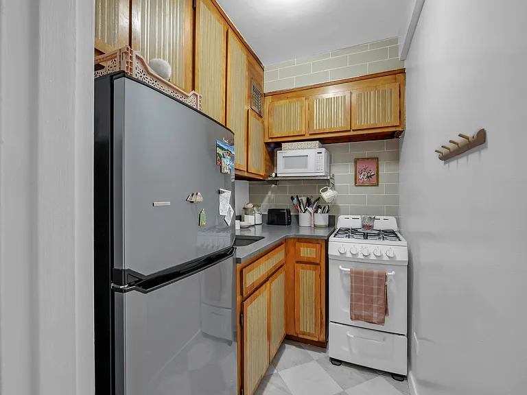 335 E 51st St #3C — Photo 8