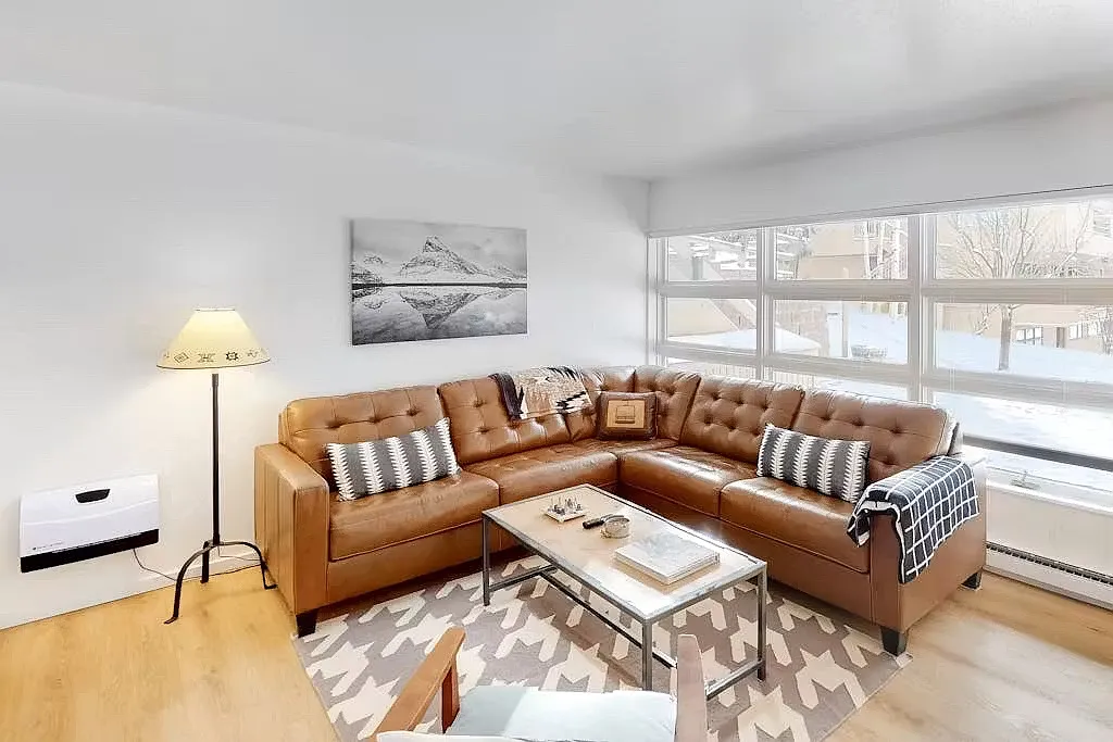 2 bed, 906 sqft, $2,990 — Photo 2