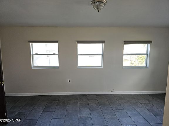 3rd image of 705 Satsuma Ave #705