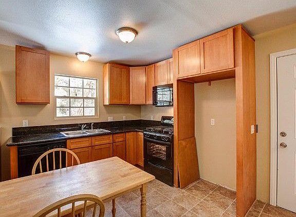 3rd image of 493 Leonard Ln