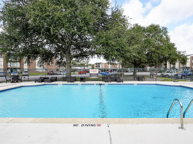 Glen Oaks — Photo 18