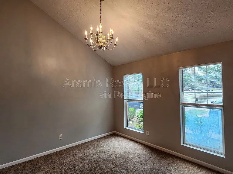 5749 Strathmoor Manor Cir — Photo 6