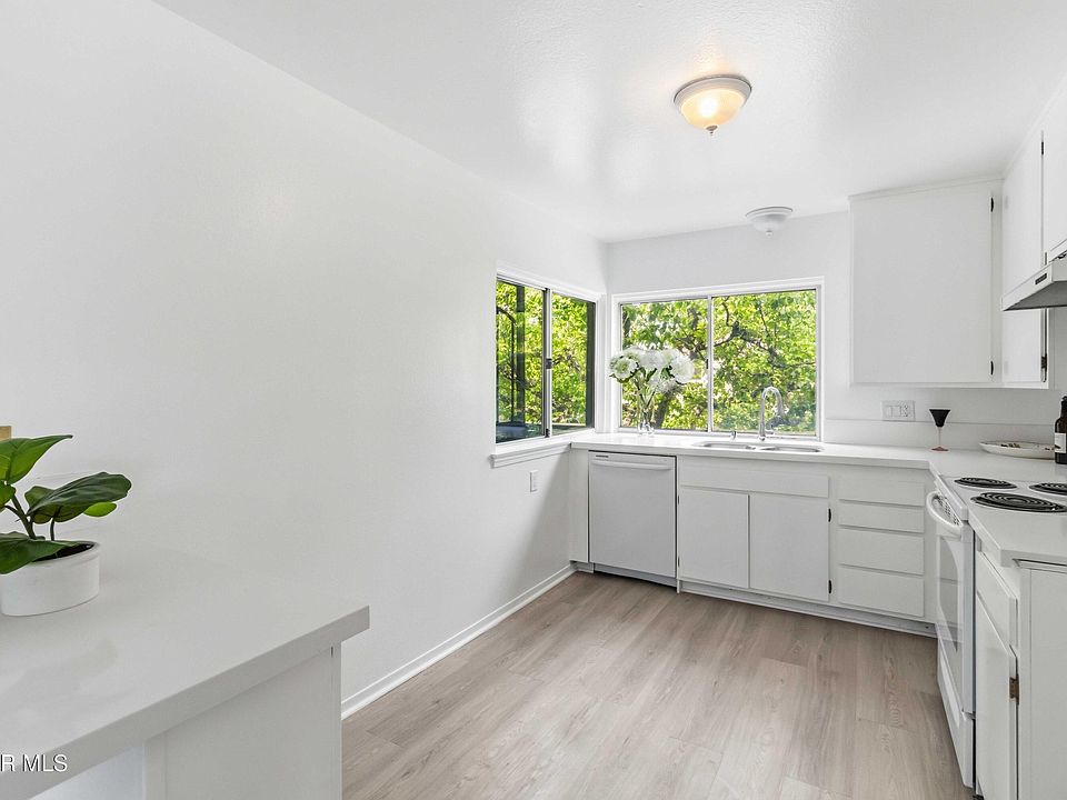 1st image of 584 Rio Grande Cir