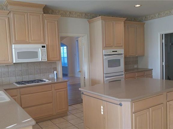 5th image of 1808 Pecan Valley Dr
