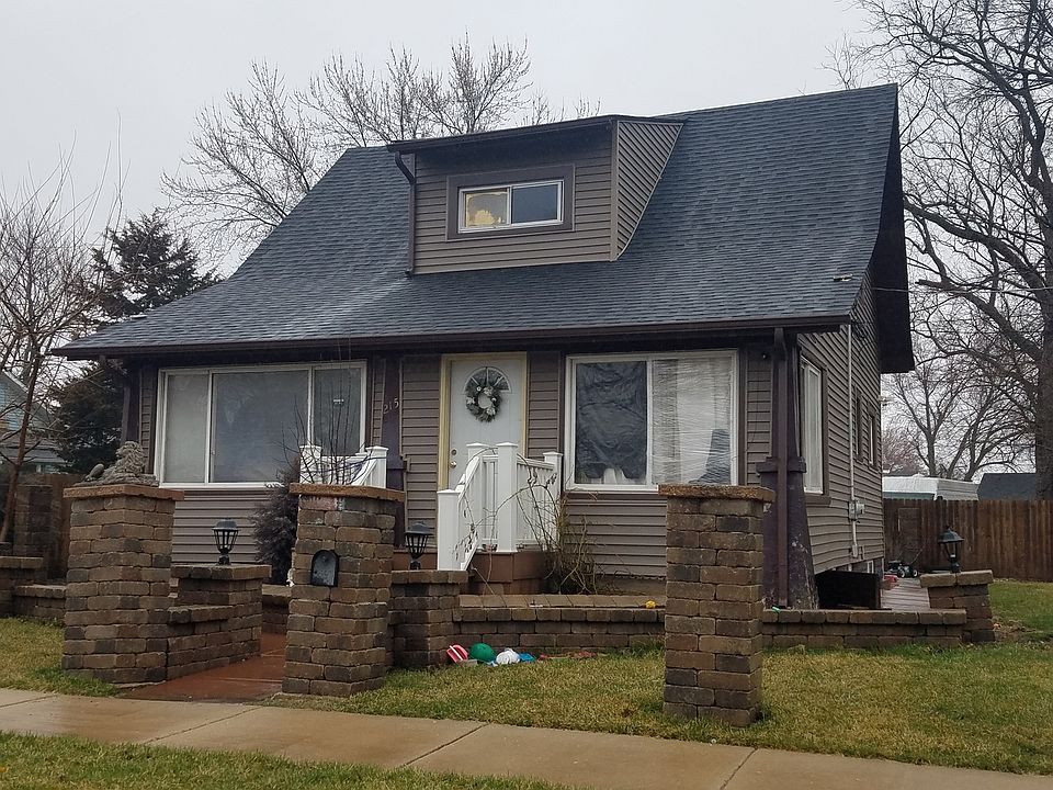 2nd image of 215 3rd St