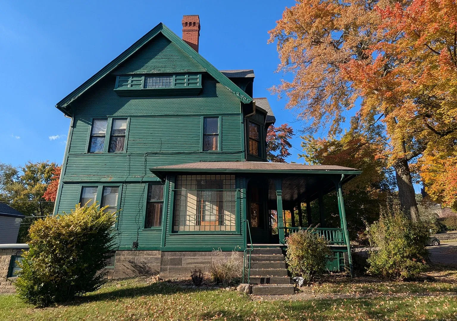 121 4th St NE — Photo 3